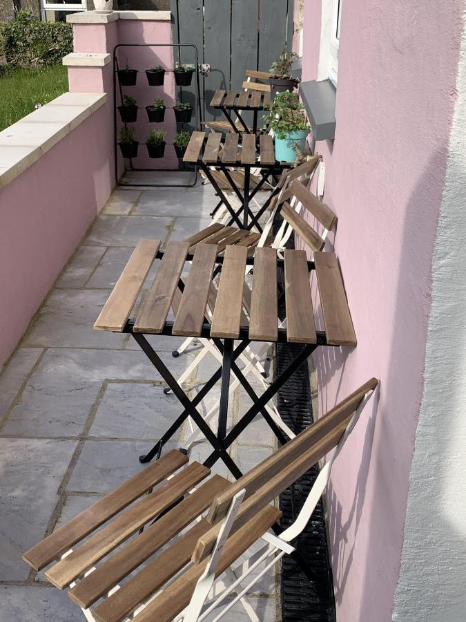 Min-Y-Fford Sleeps 6 Plus Pet Newport  Dış mekan fotoğraf