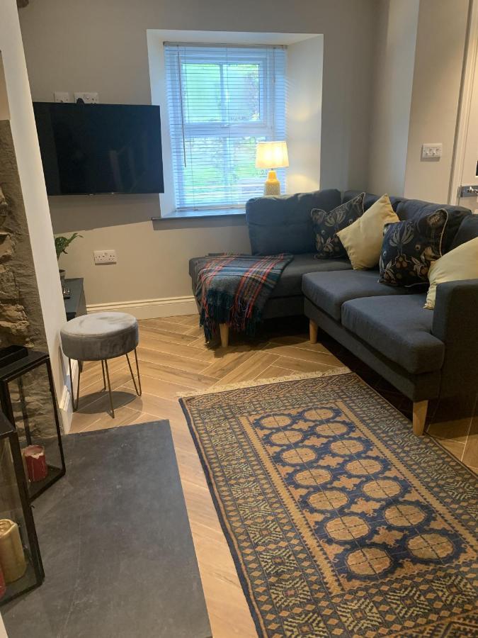 Min-Y-Fford Sleeps 6 Plus Pet Newport  Dış mekan fotoğraf