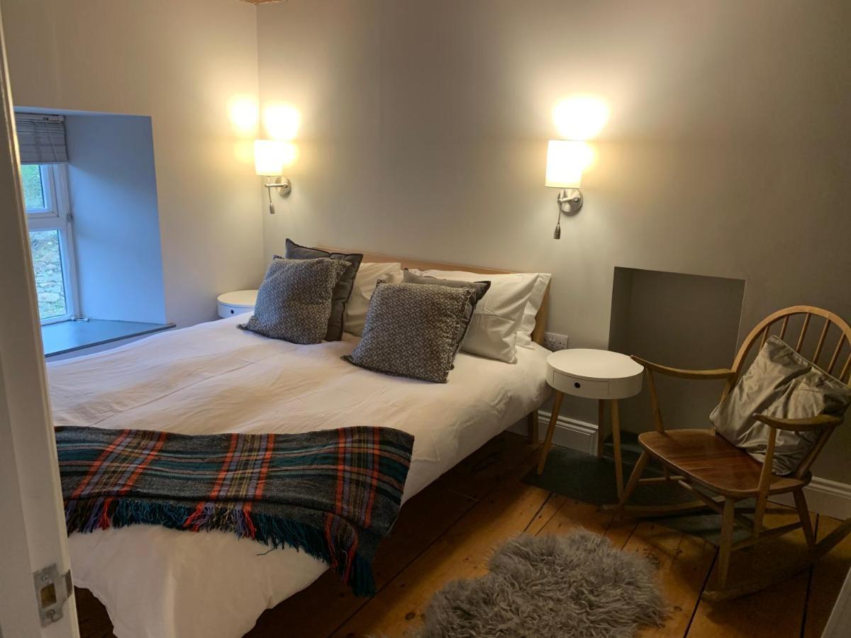 Min-Y-Fford Sleeps 6 Plus Pet Newport  Dış mekan fotoğraf