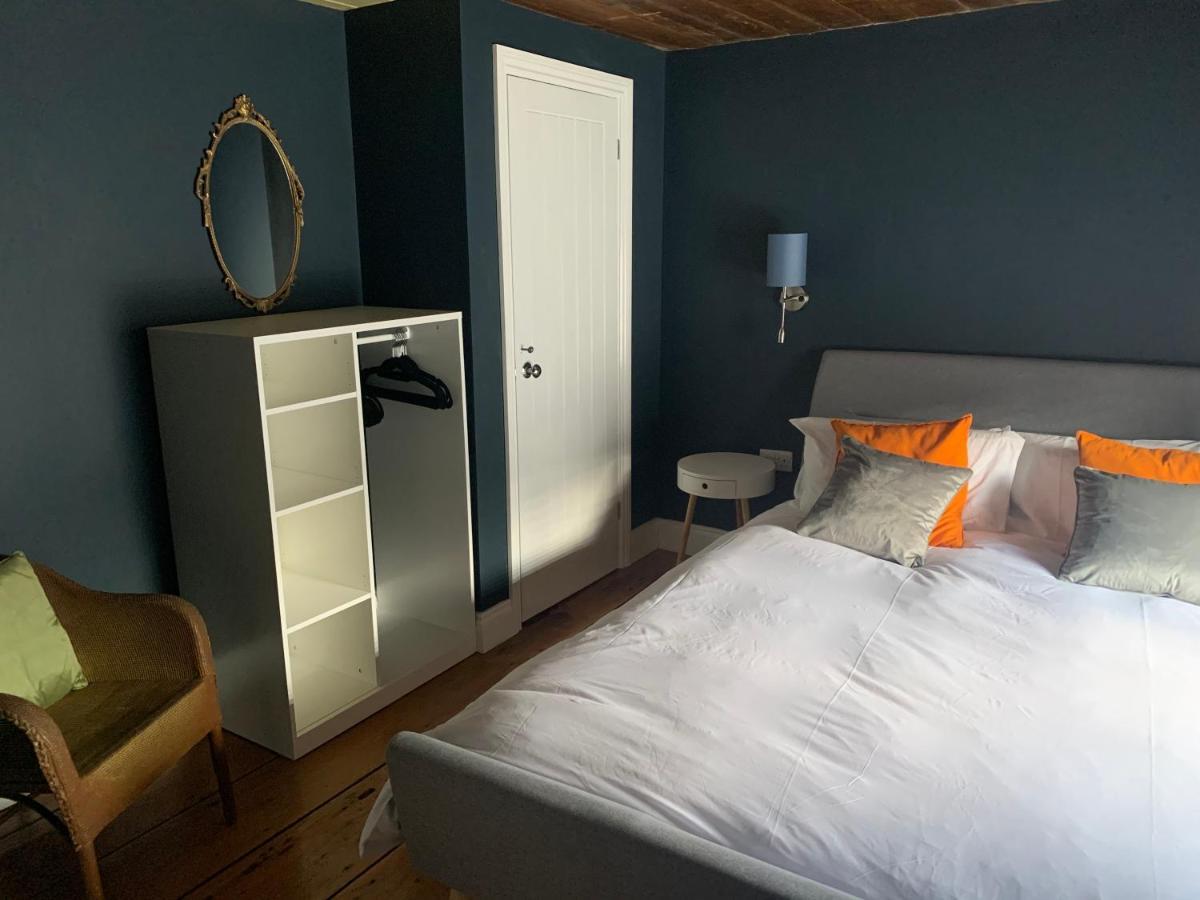 Min-Y-Fford Sleeps 6 Plus Pet Newport  Dış mekan fotoğraf