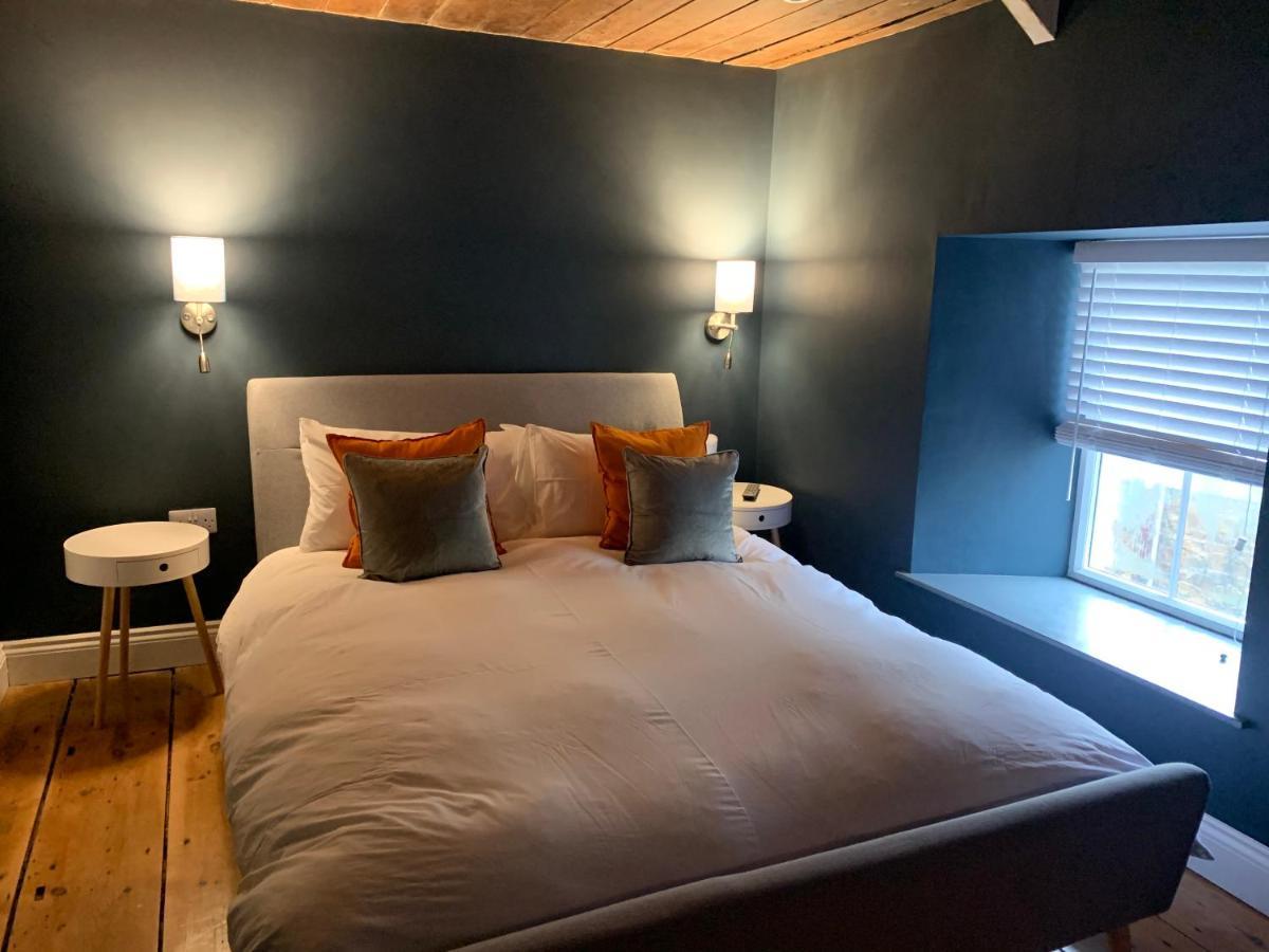 Min-Y-Fford Sleeps 6 Plus Pet Newport  Dış mekan fotoğraf
